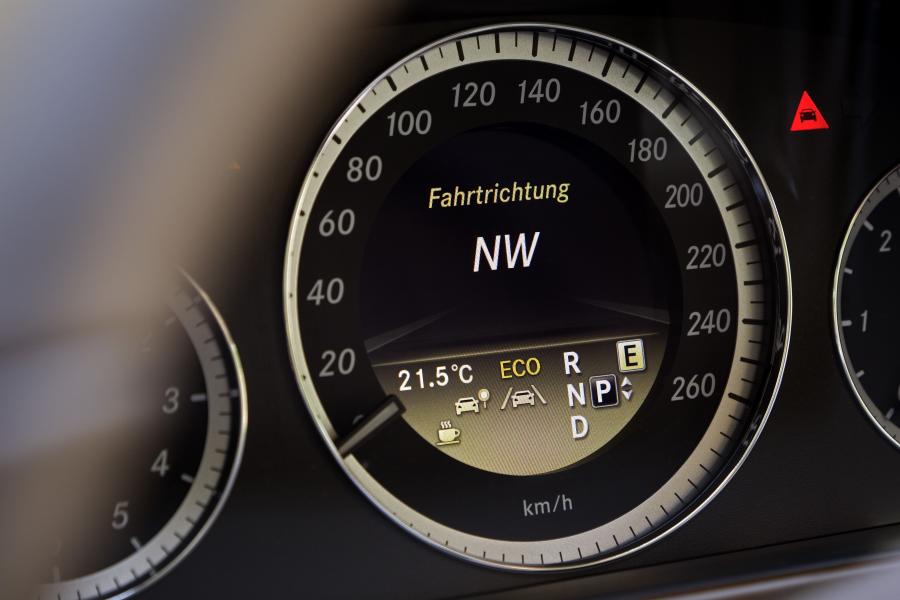  Mercedes-Benz E250 CDI BlueEFFICIENCY Station Wagon 2011 года  (фото 4 из 8)